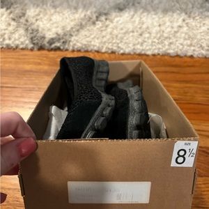 Sketchers sport women’s EZ flex sweater slip on flats: memory foam, size 8.5